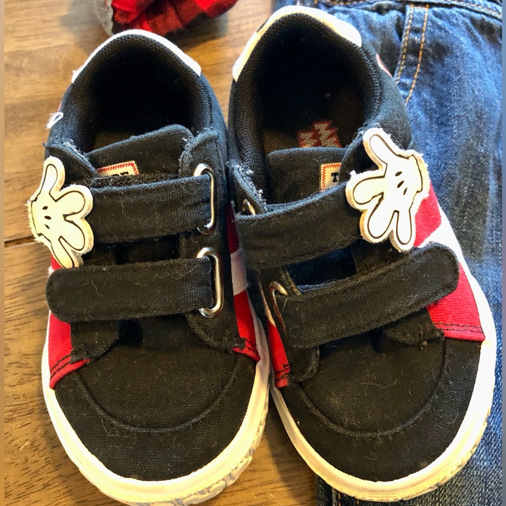 Mickey Mouse shoes size toddler 7